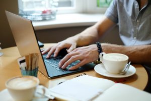 Nie da się ukryć, że zacinający się laptop jest często uciążliwy i irytujący