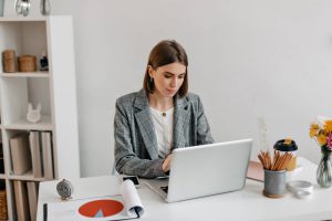 Aktualnie sporo osób decyduje się właśnie na Dell Latitude 5320 2-in-1